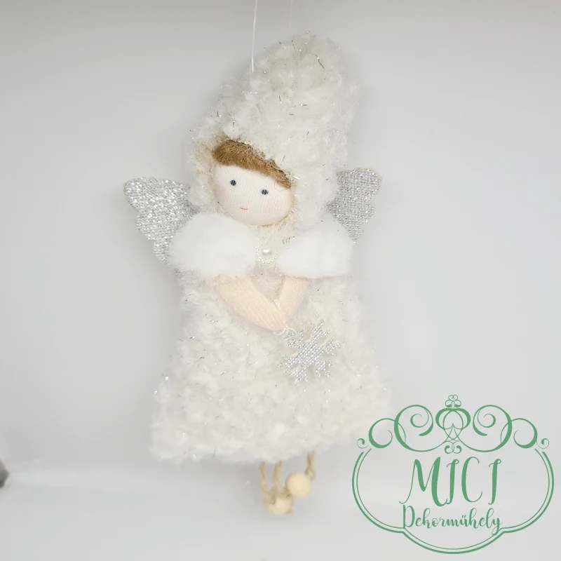 az asztal; vagy a karácsonyfa mellett egyaránt dekorálható.