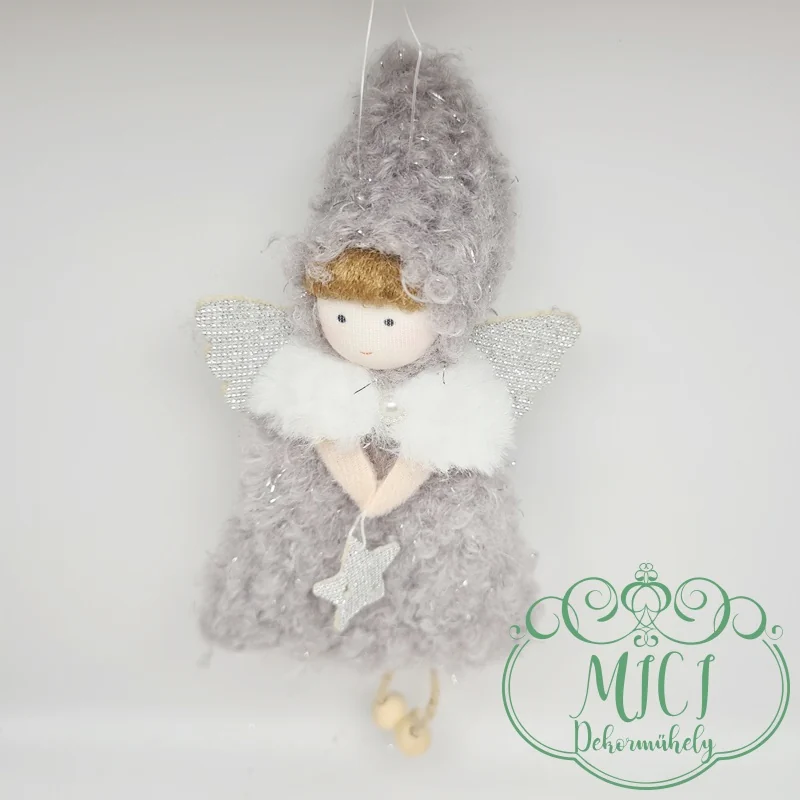 az asztal; vagy a karácsonyfa mellett egyaránt dekorálható.