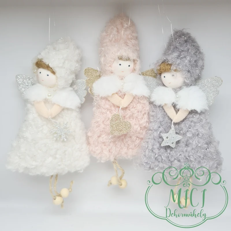 az asztal; vagy a karácsonyfa mellett egyaránt dekorálható.