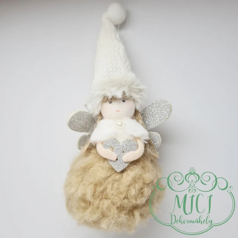 az asztal; vagy a karácsonyfa mellett egyaránt dekorálható.