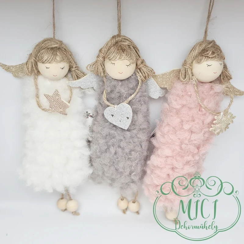 az asztal; vagy a karácsonyfa mellett egyaránt dekorálható.