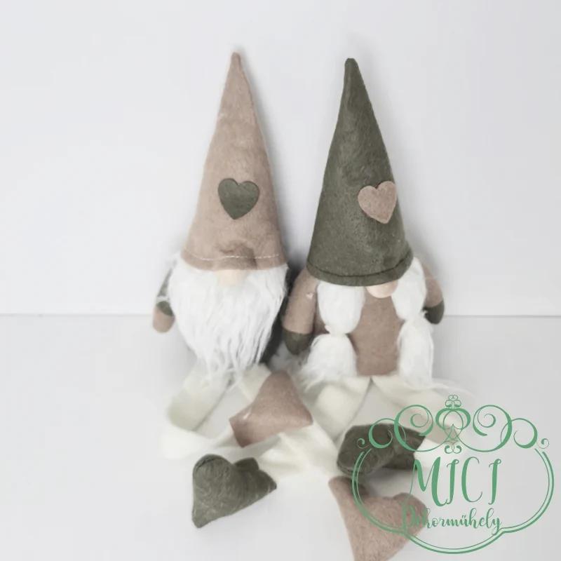 az asztal; vagy a karácsonyfa mellett egyaránt dekorálható.