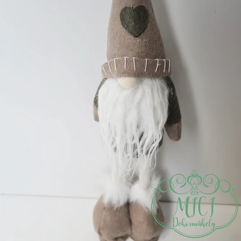 az asztal; vagy a karácsonyfa mellett egyaránt dekorálható.