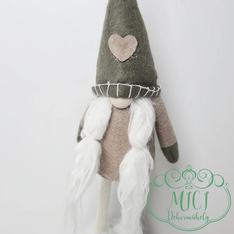 az asztal; vagy a karácsonyfa mellett egyaránt dekorálható.