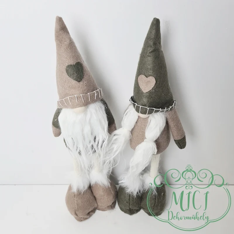 az asztal; vagy a karácsonyfa mellett egyaránt dekorálható.