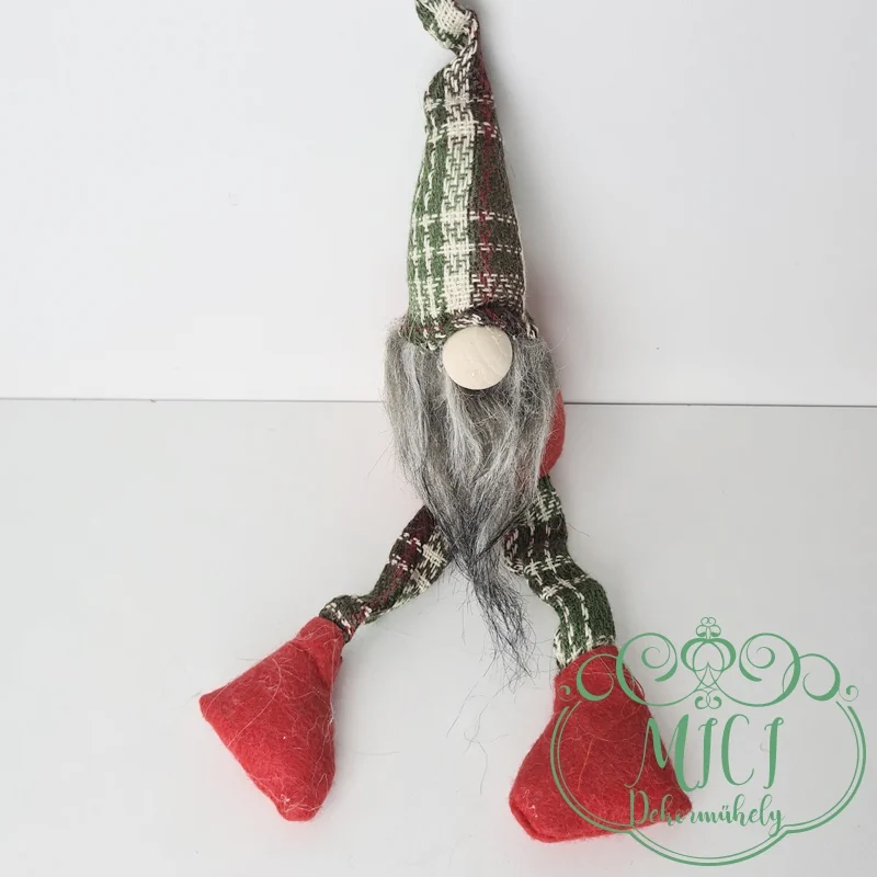 az asztal; vagy a karácsonyfa mellett egyaránt dekorálható.