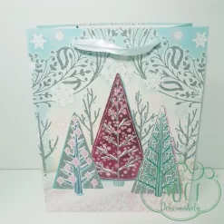 Ez a praktikus ajándéktasak megoldás a csomagolási problémákra. Fényes kartonpapírból készült dekoratív ajádéktáska; szalag füllel.