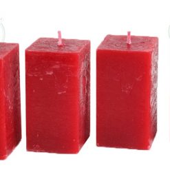 Gyertyák a karácsonyi készülõdés elengedhetetlen kellékei. Karácsonyi