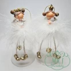 Home dekoráció; karácsonyi pihés-tollas balerina figura. Tökéletes ajándék lehet akár születésnapra; névnapra; vagy egyéb különleges alkalomra. De saját lakásod is díszítheted vele. Kiváló home decor termék ez a kerámia baba.