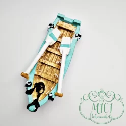 Home dekoráció; nyári figura. Tökéletes ajándék lehet akár születésnapra; névnapra; vagy egyéb különleges alkalomra. De saját lakásod is díszítheted vele. Kiváló home decor termék.