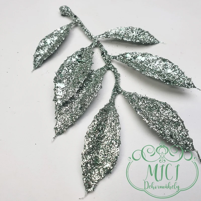 Pick ág; dekorációs ág/ágacska; Csillogó dekorációs alapanyag; Glitteres ágacska; betűzós szárral; virág-leveles csokros jellegű home decor; glitteres/flitteres csillámos ágacskák. Kiegészítője lehet: karácsonyi