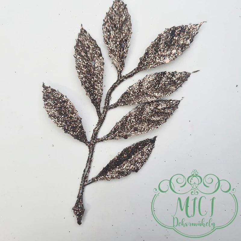 Pick ág; dekorációs ág/ágacska; Csillogó dekorációs alapanyag; Glitteres ágacska; betűzós szárral; virág-leveles csokros jellegű home decor; glitteres/flitteres csillámos ágacskák. Kiegészítője lehet: karácsonyi