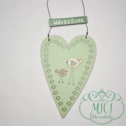 A felakasztható fa dekoráció. Tökéletes ajándék lehet akár születésnapra; névnapra; vagy egyéb különleges alkalomra. De saját lakásod is díszítheted vele. Kiváló home decor termék. Termék méretei: 14