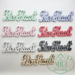 Egyedi fa tábla; kiegészítője lehet otthonod dekorációjának; asztaldísznek; koszorúnak; ajtó kopogtatónak; egyéb dekorációs termékeknek. Felhasználhatod akár hűtőmágnes készítéséhez is.