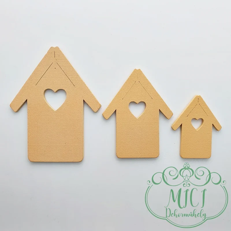 Fa házikó; szív ablakkal; barack; 3méretben