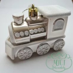 Karácsonyfadísz; műanyagból készült akasztós figura kitűnően alkalmazkodik a lakás stílusához. Ajándéknak is szuper választás.