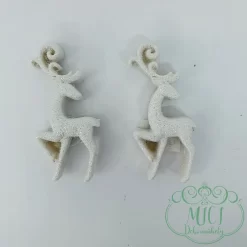 Öntapadós polyresin karácsonyi kiegészítő. Kiegészítője lehet: adventi koszorú; karácsonyi dekoráció