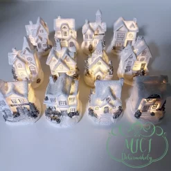 Alternative view of Téli házikó; LED-es elemes; fehér/ezüst; poly 7x6x10cm