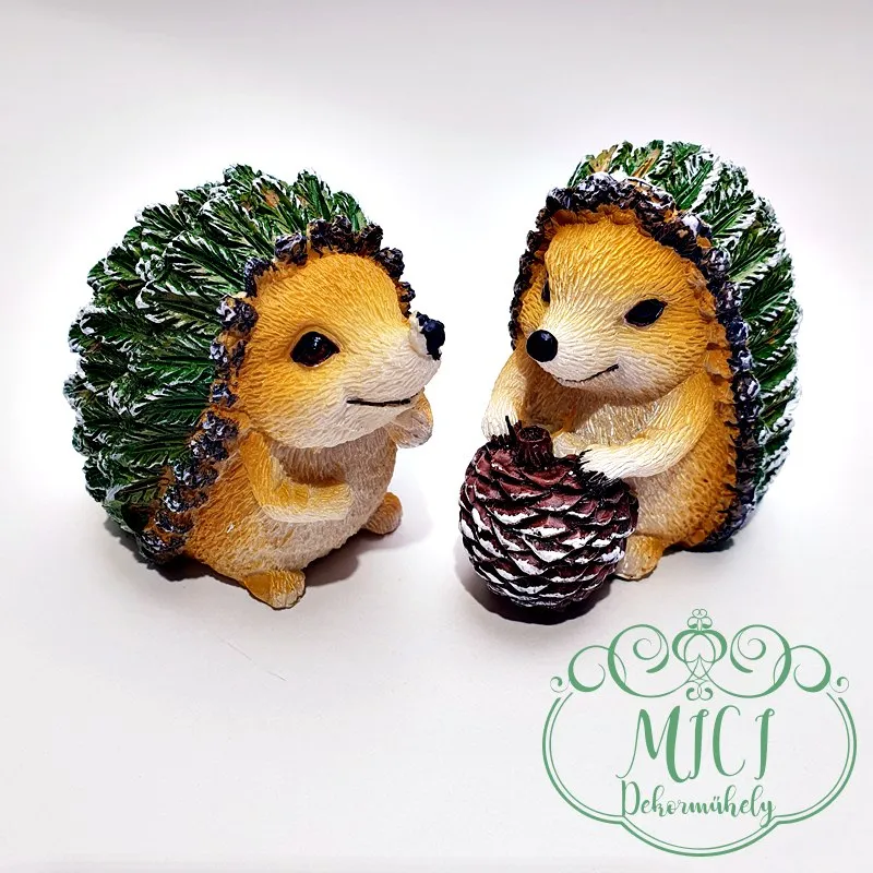 Őszi dekor; Süni; fenyő jellegű hát - zöldes; toboz a kézben/ülő; polyresin;7*6,5*4,5cm - Image 2
