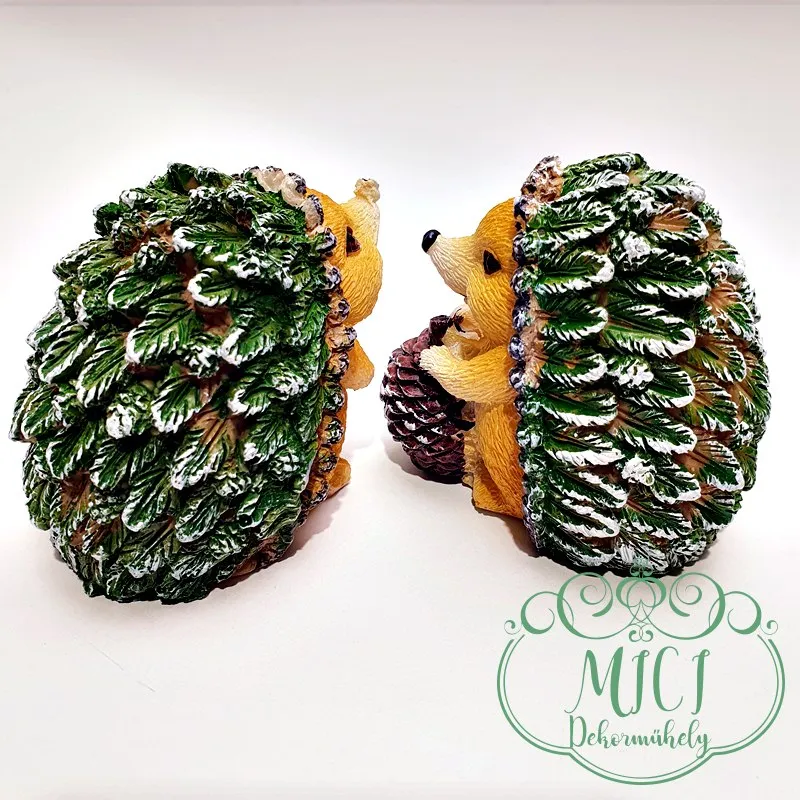 Őszi dekor; Süni; fenyő jellegű hát - zöldes; toboz a kézben/ülő; polyresin;7*6,5*4,5cm - Image 3
