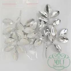 Csillogó dekorációs alapanyag; ág 15cm hosszú; 12cm széles. Kiegészítője lehet: karácsonyi