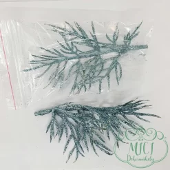 Csillogó dekorációs alapanyag; ág 13-14cm hosszú; 7-12cm széles. Kiegészítője lehet: karácsonyi