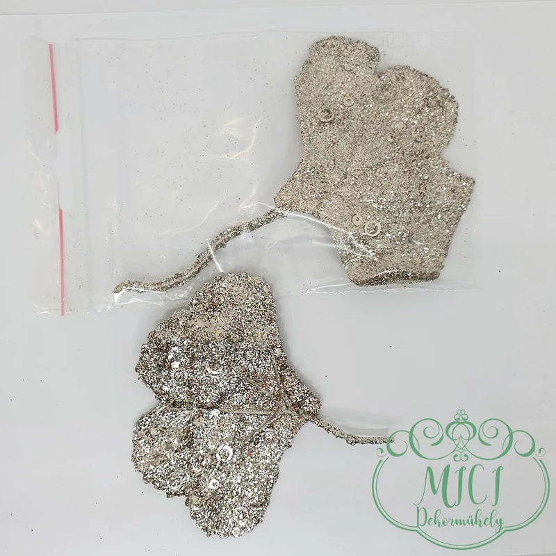 Pick ág; dekorációs ág/ágacska; Csillogó dekorációs alapanyag; Glitteres ágacska; betűzós szárral; virág-leveles csokros jellegű home decor; glitteres/flitteres csillámos ágacskák. Kiegészítője lehet: karácsonyi