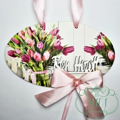 A felakasztható fa tábla. ökéletes ajándék lehet akár születésnapra; névnapra; vagy egyéb különleges alkalomra. De saját lakásod is díszítheted vele. Kiváló home decor termék. Isten hozott felirattal. Ovális