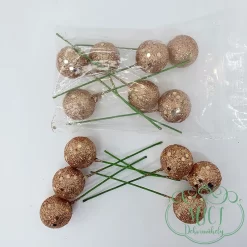 Csillogó dekorációs alapanyag; csillám golyó;  Kiegészítője lehet: karácsonyi