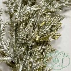 Alternative view of Pozsgás zöld növény rész; tuja szerű ágacska; havas-hamvas zöld/világos zöld; 12-14cm; 2ág/ csomag