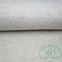 100% poliester összetételűek. Vastagságuk 1-1