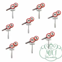 Egyedi fa tábla; kiegészítője lehet szülinapi asztaldísznek; koszorúnak; ajtó kopogtatónak; egyéb dekorációs termékeknek. Felhasználhatod akár hűtőmágnes készítéséhez is.