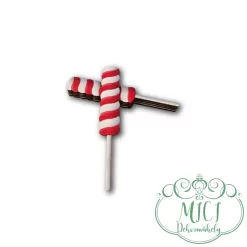 Egyedi fa tábla; kiegészítője lehet karácsonyi/ünnepi asztaldísznek; koszorúnak; ajtó kopogtatónak; egyéb dekorációs termékeknek. Felhasználhatod akár hűtőmágnes készítéséhez is.