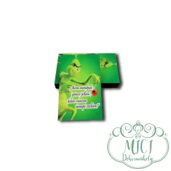 Egyedi karácsonyi GRINCS-es fa tábla; kiegészítője lehet karácsonyi/ünnepi asztaldísznek; koszorúnak; ajtó kopogtatónak; egyéb dekorációs termékeknek. Felhasználhatod akár hűtőmágnes készítéséhez is.