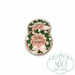 Egyedi fa tábla; kiegészítője lehet karácsonyi asztaldísznek; koszorúnak; ajtó kopogtatónak; adventi dekorációnak; egyéb dekorációs termékeknek.