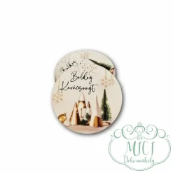 Egyedi fa tábla; kiegészítője lehet karácsonyi asztaldísznek; koszorúnak; ajtó kopogtatónak; adventi dekorációnak; egyéb dekorációs termékeknek.