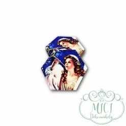 Egyedi fa tábla; kiegészítője lehet karácsonyi asztaldísznek; koszorúnak; ajtó kopogtatónak; adventi dekorációnak; egyéb dekorációs termékeknek.