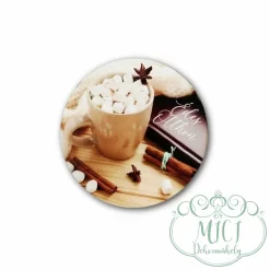 Egyedi fa tábla; kiegészítője lehet asztaldísznek; koszorúnak; ajtó kopogtatónak; egyéb dekorációs termékeknek.