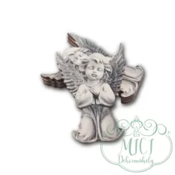 Egyedi fa tábla; kiegészítője lehet sírdisznek; koszorúnak; egyéb kegyeleti termékeknek.