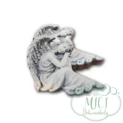 Egyedi fa tábla; kiegészítője lehet sírdisznek; koszorúnak; egyéb kegyeleti termékeknek.