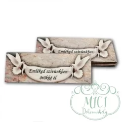 Egyedi fa tábla; kiegészítője lehet sírdisznek; koszorúnak; egyéb kegyeleti termékeknek.