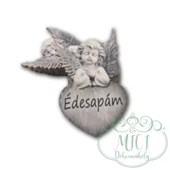 Egyedi fa tábla; kiegészítője lehet sírdisznek; koszorúnak; egyéb kegyeleti termékeknek.