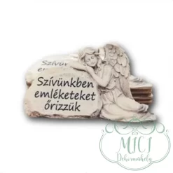 Egyedi fa tábla; kiegészítője lehet sírdisznek; koszorúnak; egyéb kegyeleti termékeknek.