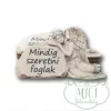 Egyedi fa tábla; kiegészítője lehet sírdisznek; koszorúnak; egyéb kegyeleti termékeknek.