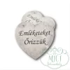 Egyedi fa tábla; kiegészítője lehet sírdisznek; koszorúnak; egyéb kegyeleti termékeknek.