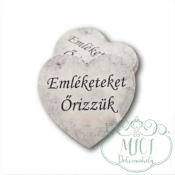 Egyedi fa tábla; kiegészítője lehet sírdisznek; koszorúnak; egyéb kegyeleti termékeknek.