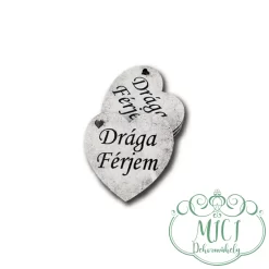 Egyedi fa tábla; Kegyeleti fa táblácskla; kiegészítője lehet sírdisznek; koszorúnak; egyéb kegyeleti/mindenszenteki termékeknek.