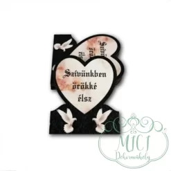 Egyedi fa tábla; kiegészítője lehet sírdisznek; koszorúnak; egyéb kegyeleti termékeknek.