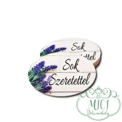 Egyedi fa tábla; kiegészítője lehet otthonod dekorációjának; asztaldísznek; koszorúnak; ajtó kopogtatónak; egyéb dekorációs termékeknek. Felhasználhatod akár hűtőmágnes készítéséhez is.