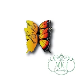 Egyedi fa tábla; kiegészítője lehet szülinapi asztaldísznek; koszorúnak; ajtó kopogtatónak; egyéb dekorációs termékeknek. Felhasználhatod akár hűtőmágnes készítéséhez is.